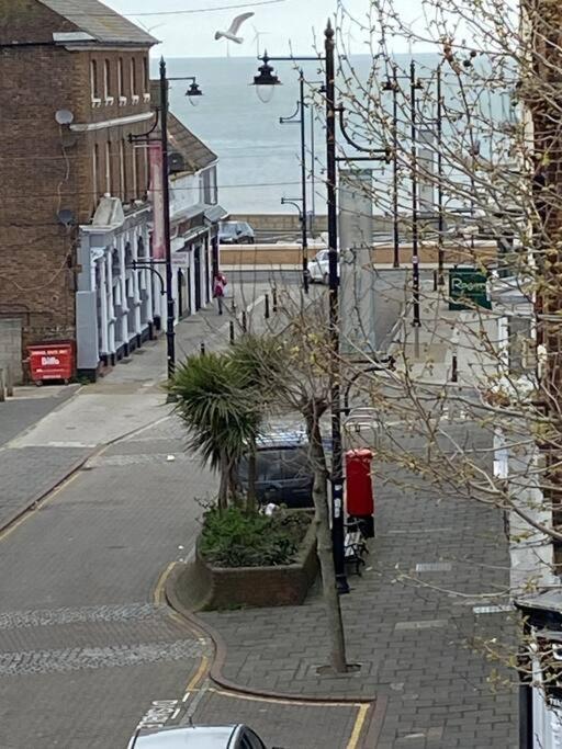 Herne Bay Central - 2 Minutes From Beach Apartment Buitenkant foto